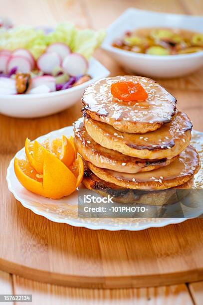 Frittelle E Arancione - Fotografie stock e altre immagini di Cibi e bevande - Cibi e bevande, Cibo, Composizione verticale