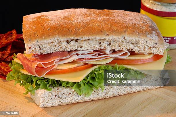 Сэндвич — стоковые фотографии и другие картинки Без людей - Без людей, Булочка с кунжутом, Бутерброд