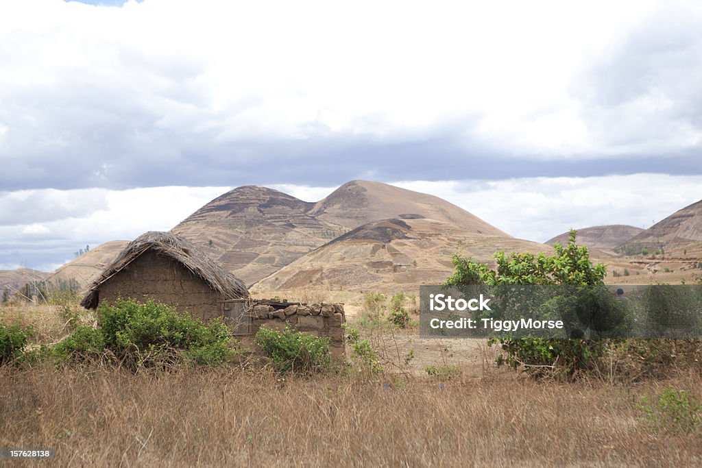 Petite maison avec les montagnes de Madagascar, - Photo de Afrique libre de droits