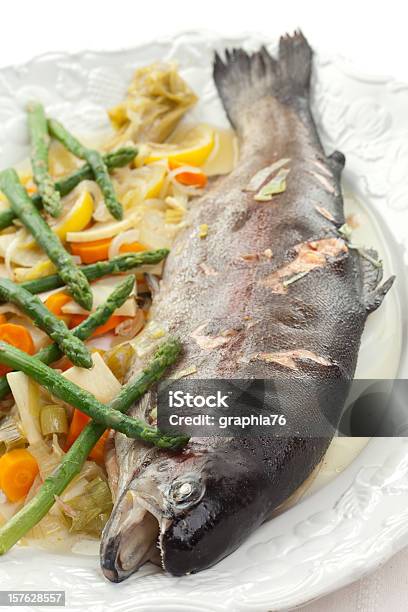 Fisch Seeforellen Mit Jungem Gemüse Stockfoto und mehr Bilder von Erfrischung - Erfrischung, Fisch, Fotografie