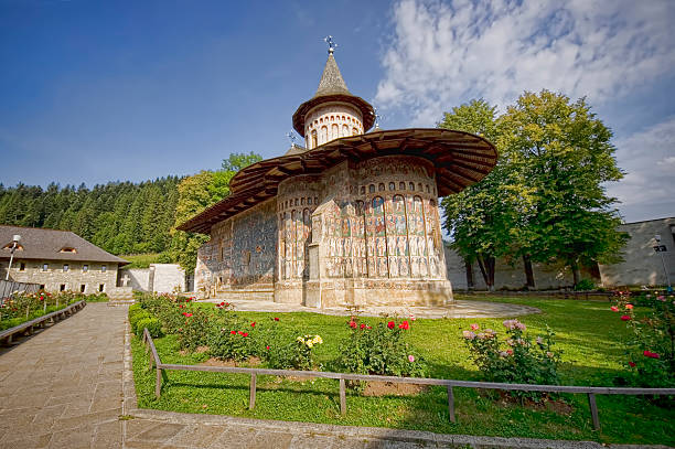 mosteiro de moldavo - voronet imagens e fotografias de stock