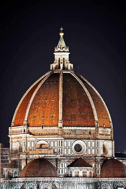 Cupola del Duomo at Night, Italian Renaissance Architecture Night view of the Santa Maria del Fiore church - Duomo di Firenze (Tuscany, Italy). The Dome was built in 1420-1436 by Filippo Brunelleschi and it's one of the most enduring symbols of the Italian Renaissance. filippo brunelleschi stock pictures, royalty-free photos & images