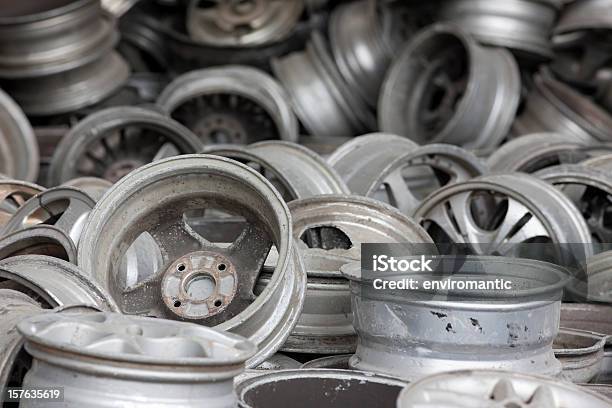 Old Alumínio De Aros Pronto Para Reciclagem - Fotografias de stock e mais imagens de Alumínio - Alumínio, Ferro Velho, Focagem