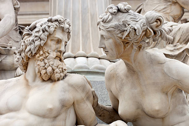 男性と女性の彫像 conversing atena ウィーン（オーストリア） - 彫刻作品 ストックフォトと画像