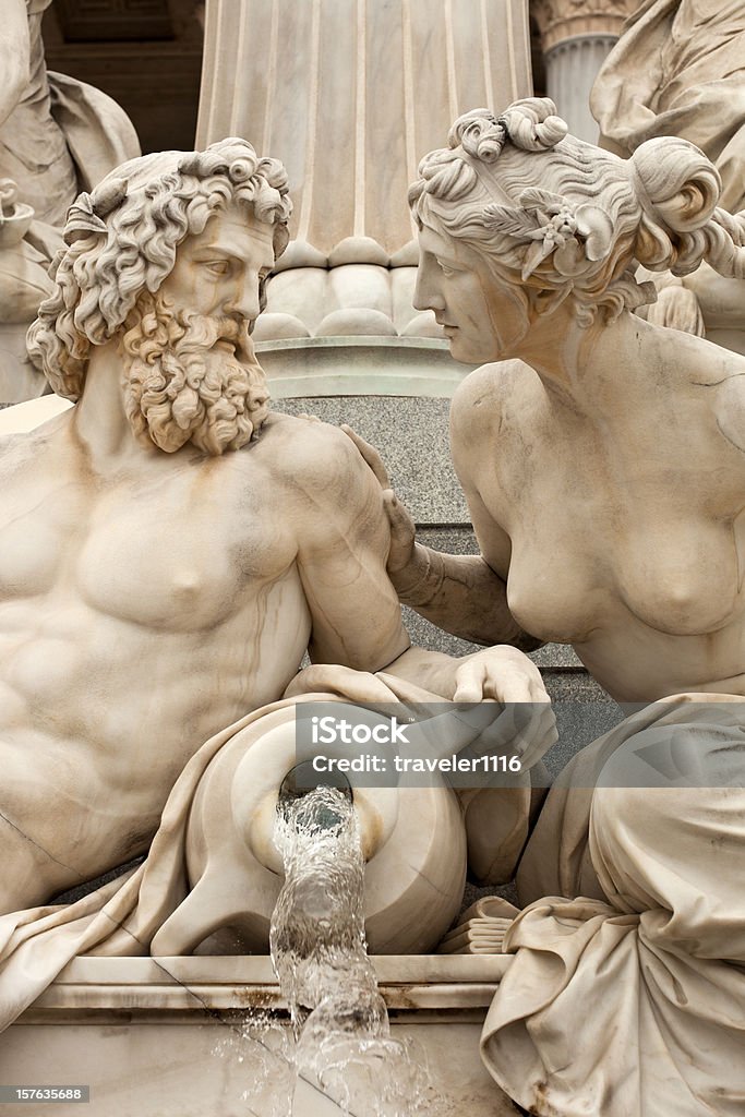 Homem e mulher conversas - Foto de stock de Estátua royalty-free