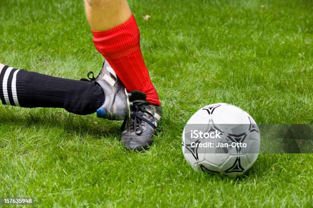 Photo libre de droit de Jouer Infraction banque d'images et plus d'images libres de droit de Football - Football, Blessure physique, Cheville - Articulations