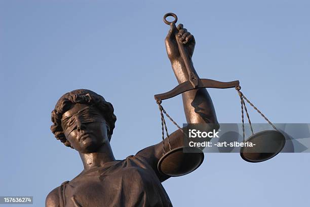 Estatua De Justicia Foto de stock y más banco de imágenes de Juez - Derecho - Juez - Derecho, Estatua, Justicia - Ser mítico