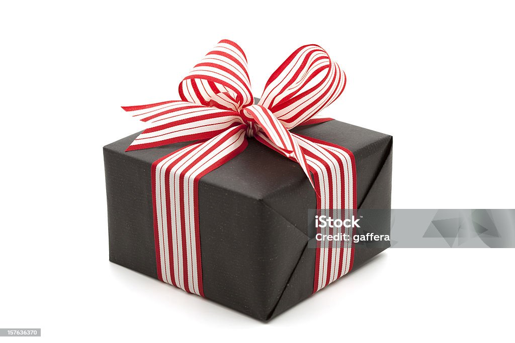 Подарочная коробка с красным бантом и белый - Стоковые фото Красный роялти-фри