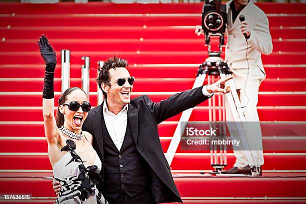 Pareja De Celebridades En La Alfombra Roja De Cannes Foto de stock y más banco de imágenes de Festival Internacional de Cine de Cannes