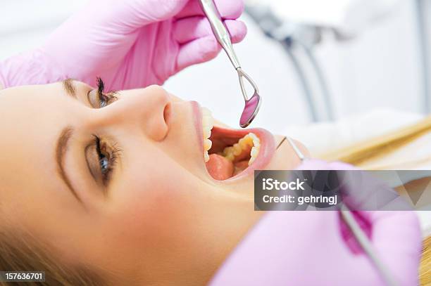 Визит На Стоматологическое Хирургическое Вмешательство — стоковые фотографии и другие картинки Болезнь