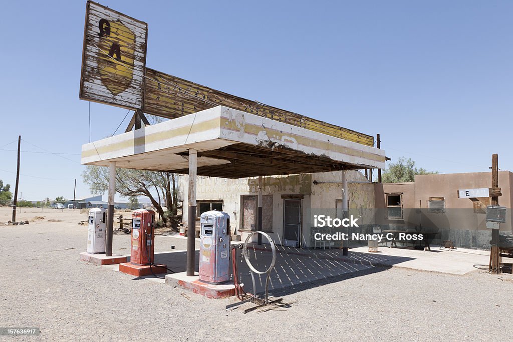 Estação de gás abandonado na rota 66, deserto - Royalty-free Posto de Gasolina Foto de stock