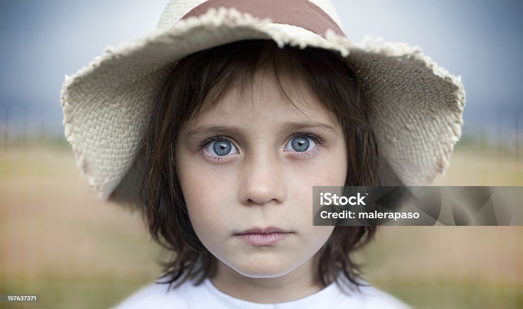 Niña con ojos - Foto de stock de 6-7 años libre de derechos