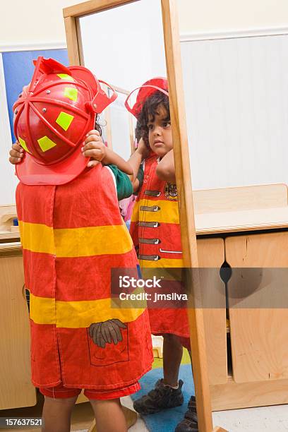 Vorschule Jungen Stockfoto und mehr Bilder von Feuerwehrmann - Feuerwehrmann, Feuerwache, Jungen