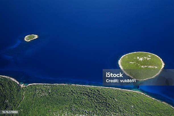 Islas Atractiva Foto de stock y más banco de imágenes de Acantilado - Acantilado, Agua, Azul