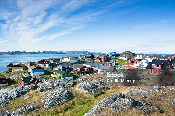 Nuuk Capitale Della Groenlandia In Estate - Fotografie stock e altre immagini di Villaggio - Villaggio, Casa, Cittadina