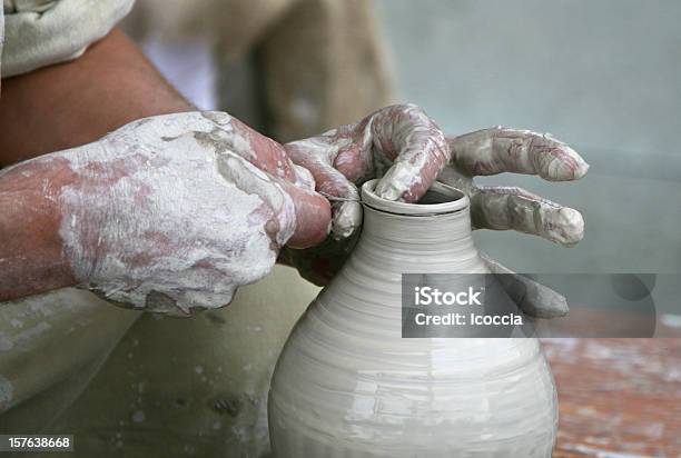 Foto de Cerâmica e mais fotos de stock de Ajustar - Ajustar, Arte, Arte e Artesanato - Assunto