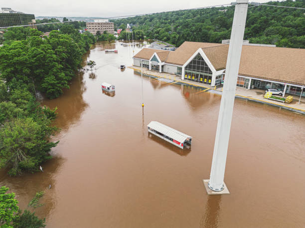 istock Flooded Supermarket 1576387084