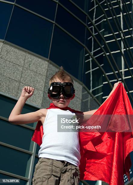 Hero Rapaz - Fotografias de stock e mais imagens de Pequeno - Pequeno, 4-5 Anos, Ao Ar Livre