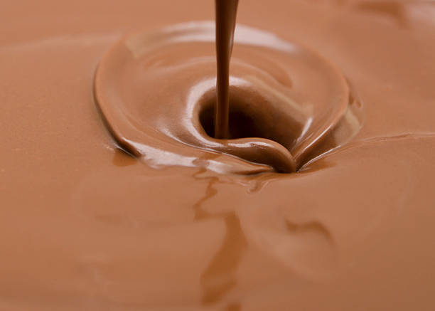 splash chocolat - milk chocolate photos et images de collection