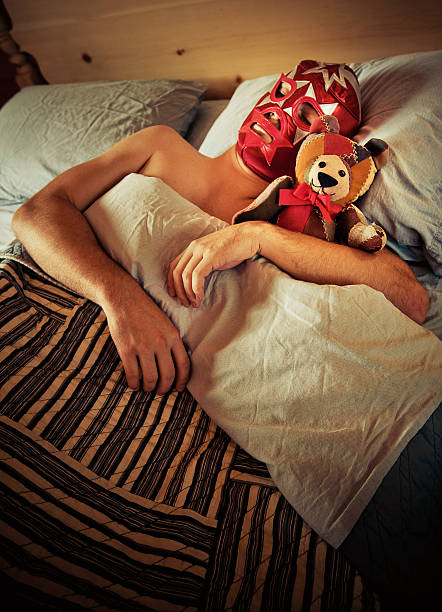 mexicana lucha libre mexicana fighter dormitorio con muñeco de peluche - mascaras de luchadores mexicanos fotografías e imágenes de stock