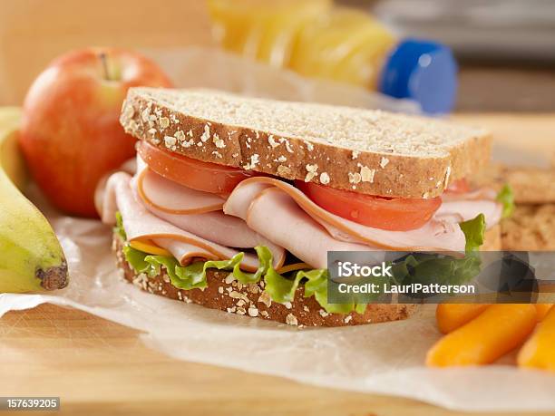 Photo libre de droit de Panier Déjeuner Équilibré banque d'images et plus d'images libres de droit de Sandwich - Sandwich, Jambon, Panier-repas