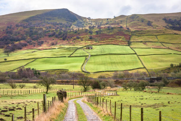 istock Derbyshire UK winter landscape with stone barn beneath Back Tor 1576392726