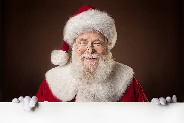 Imágenes reales de Santa Claus sosteniendo un cartel en blanco - foto de stock