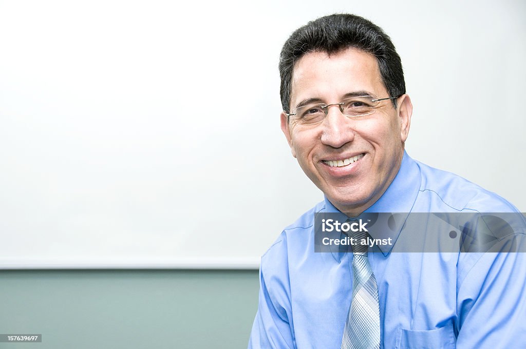 Sorrindo College Professor com espaço para texto - Foto de stock de 50-54 anos royalty-free