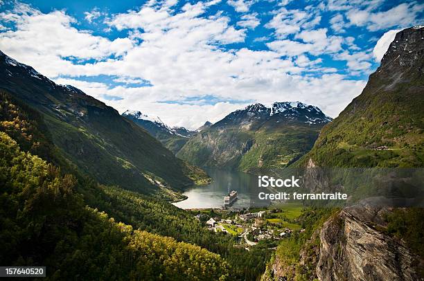 Fiord Geiranger Norwegia - zdjęcia stockowe i więcej obrazów Norwegia - Norwegia, Rejs, Fiord