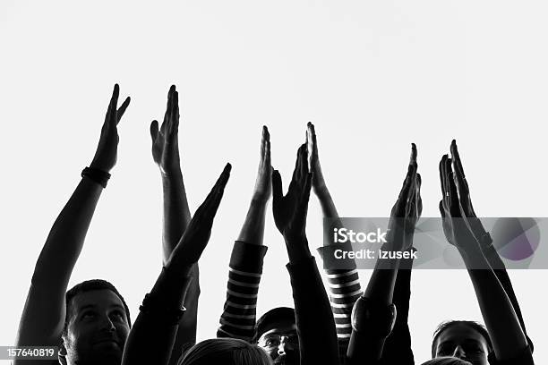Foto de Pessoas Com As Mãos Levantadas e mais fotos de stock de Acenar - Acenar, Mulheres, Adulto