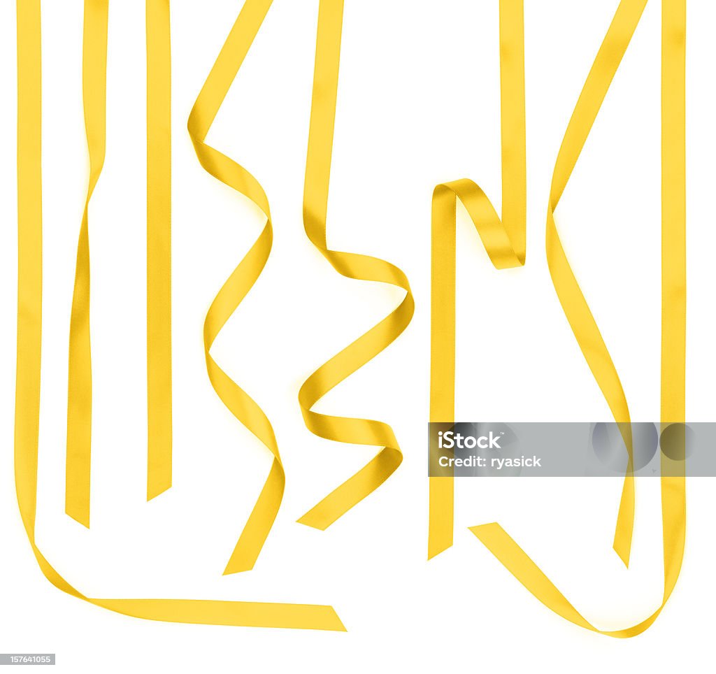 Amarillo recto de tiras de cinta de raso enrulado arco Aislado en blanco - Foto de stock de Cinta libre de derechos