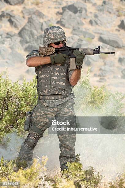 특별형 Ops을 군용동물에는 병정 촬영 수탁인이 폭행 라이플 미국 군사에 대한 스톡 사진 및 기타 이미지 - 미국 군사, 아프가니스탄, 7월 4일