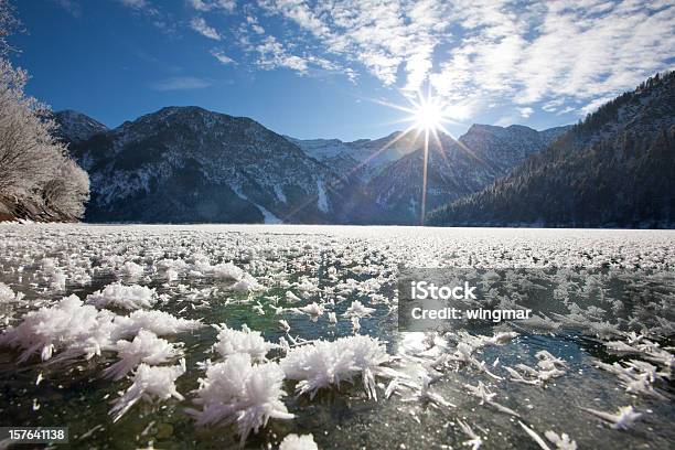 Photo libre de droit de Hiver Au Lac Plansee En Tyrol Autriche banque d'images et plus d'images libres de droit de Alpes européennes - Alpes européennes, Autriche, Beauté de la nature