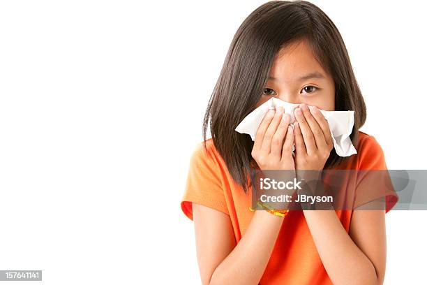 Pequena Menina Asiática Com Gripe Ou Alergia Conhecida Grande Retrato De Face - Fotografias de stock e mais imagens de Criança