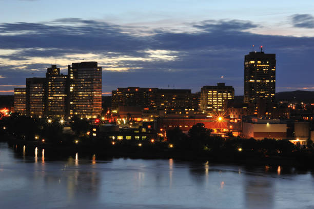 istock Gatineau at Night 157641210