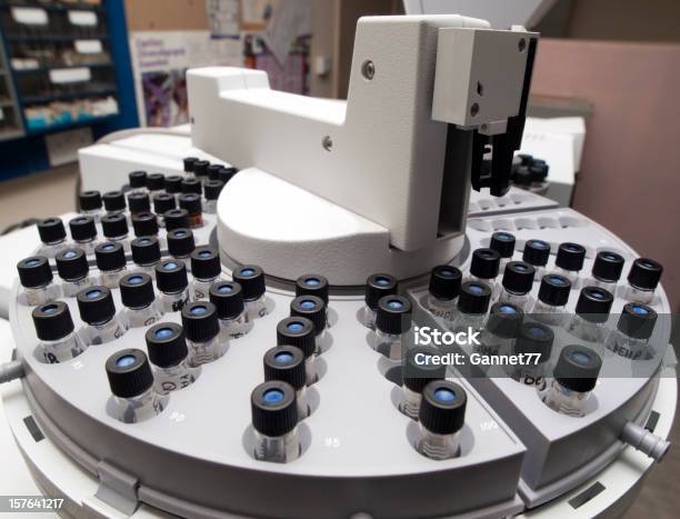 Gaschromatograph Autosampler Stockfoto und mehr Bilder von Analysieren - Analysieren, Ausrüstung und Geräte, Biotechnologie