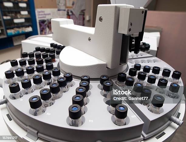 Cromatógrafo De Gases Con Muestreador Automático Foto de stock y más banco de imágenes de Analizar - Analizar, Biotecnología, Ciencia