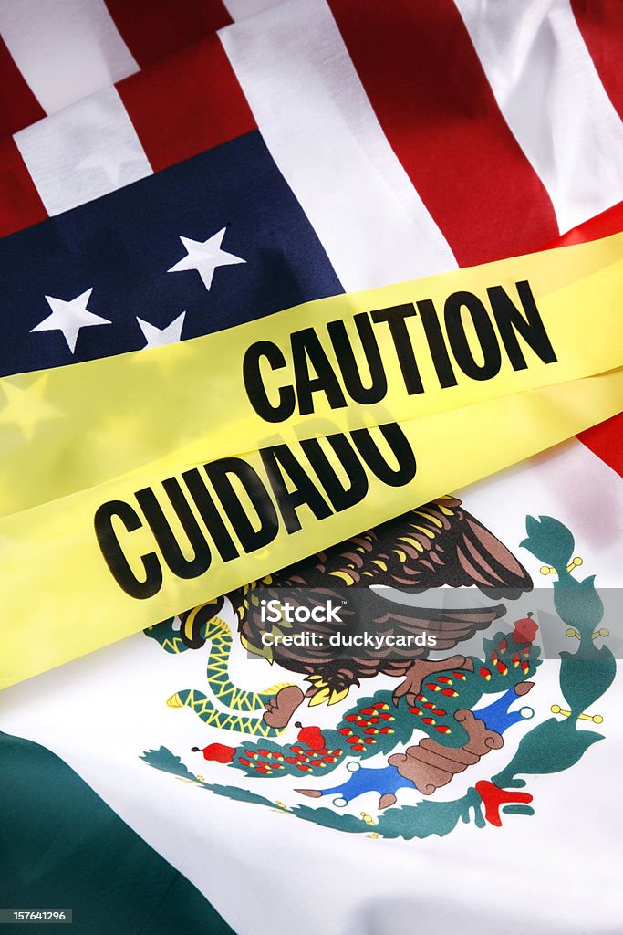 Attenzione sul confine di Stati Uniti e Messico - Foto stock royalty-free di Bandiera