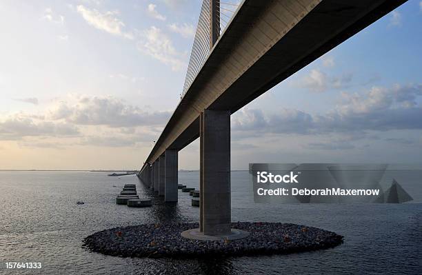 Bob Graham Sunshine Skyway Most Tampa Bay Florida W Zmierzch - zdjęcia stockowe i więcej obrazów Bez ludzi