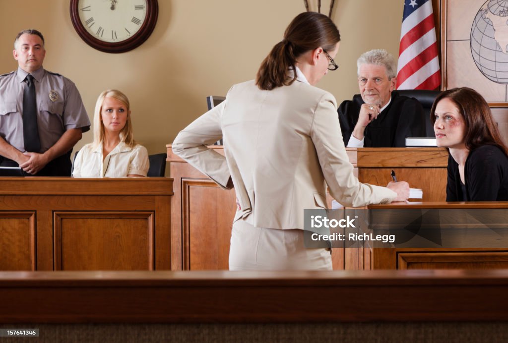 Advogado em uma Sala de Tribunal - Royalty-free Ferido Foto de stock