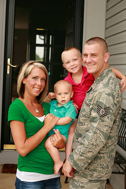 Junge Militär-Familie von vier – Foto