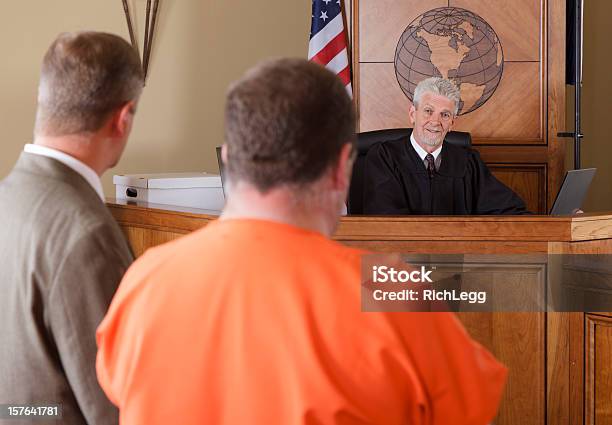 今度は犯罪者および弁護士の法廷 - 被告人のストックフォトや画像を多数ご用意 - 被告人, オレンジ色, ジャンプスーツ