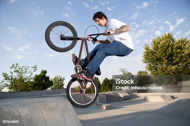 Bici Bmx Extreme Rider - Fotografie stock e altre immagini di Acrobazia - Acrobazia, BMX, Bicicletta