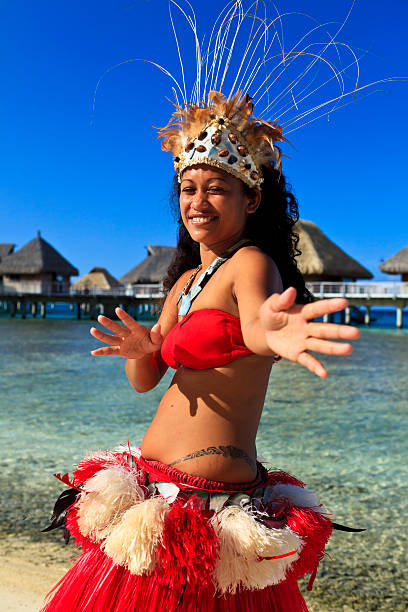 타이티-dancer - bora bora polynesia beach bungalow 뉴스 사진 이미지