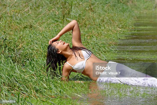 Sexy Indische Frau Lachen Im Wasser Stockfoto und mehr Bilder von Bikini - Bikini, 20-24 Jahre, Asiatische Kultur