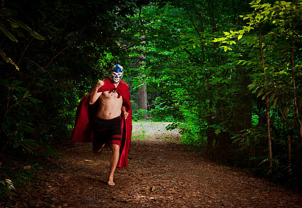 catch mexicain lutteur dans les bois - bloodsport photos et images de collection