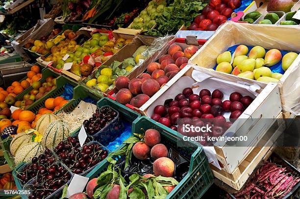 Mercato Degli Allevatori - Fotografie stock e altre immagini di Alimentazione sana - Alimentazione sana, Alimento di base, Bancarella