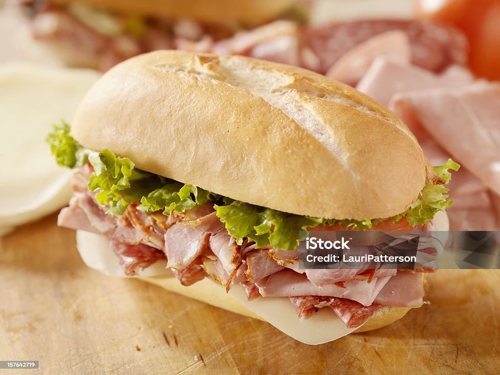 Sandwich tradizionale italiana - Foto stock royalty-free di Negozio di specialità gastronomiche