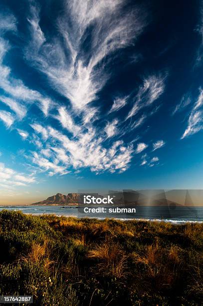 На Столовая Гора — стоковые фотографии и другие картинки Кейптаун - Кейптаун, Столовая гора в ЮАР, Большой город