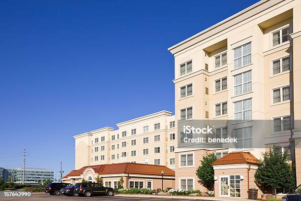 Edificio Genérico Foto de stock y más banco de imágenes de Hotel - Hotel, Arquitectura exterior, Aire libre